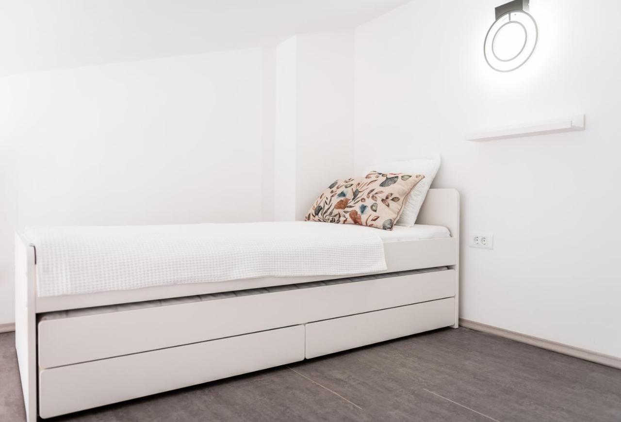 Duće Apartments Matea מראה חיצוני תמונה