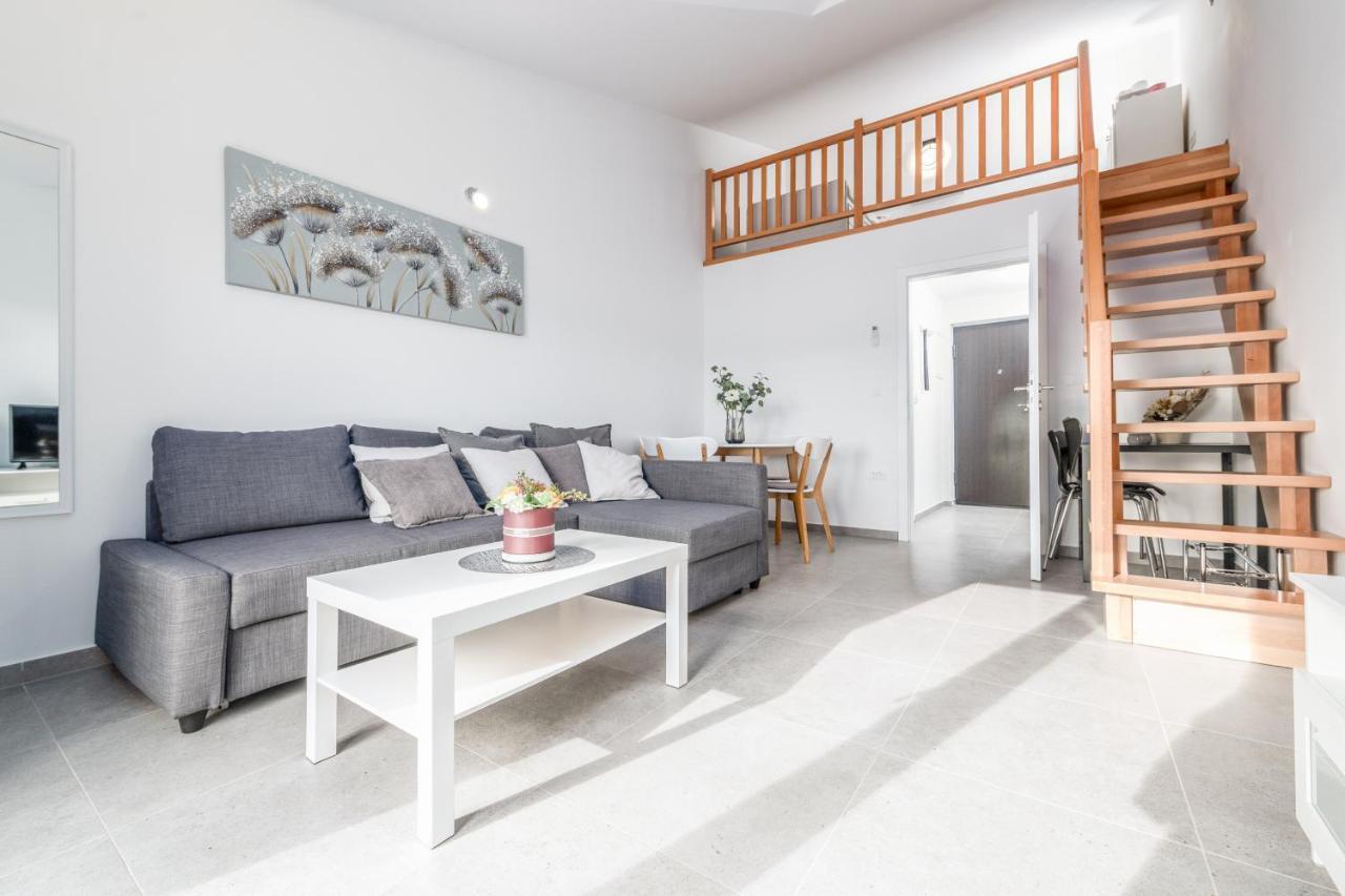 Duće Apartments Matea מראה חיצוני תמונה
